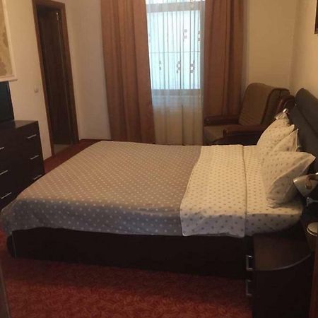 Hotel Casa Onyx Târgu Jiu Zewnętrze zdjęcie