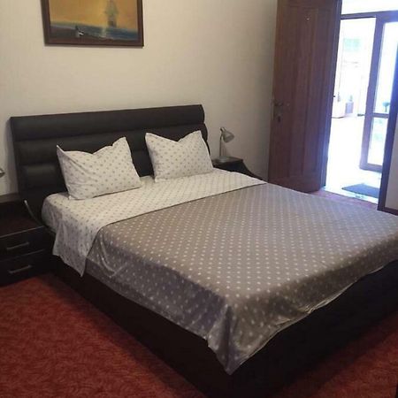 Hotel Casa Onyx Târgu Jiu Zewnętrze zdjęcie