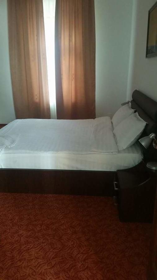 Hotel Casa Onyx Târgu Jiu Zewnętrze zdjęcie