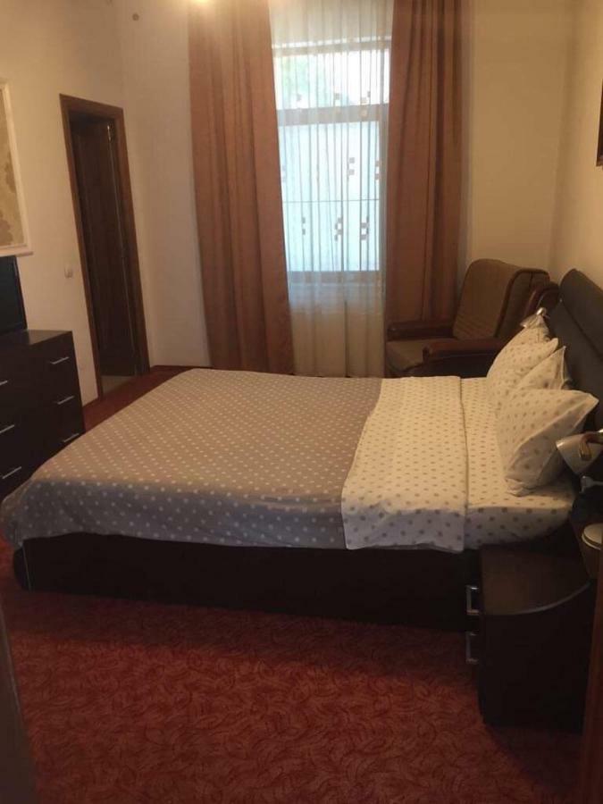 Hotel Casa Onyx Târgu Jiu Zewnętrze zdjęcie