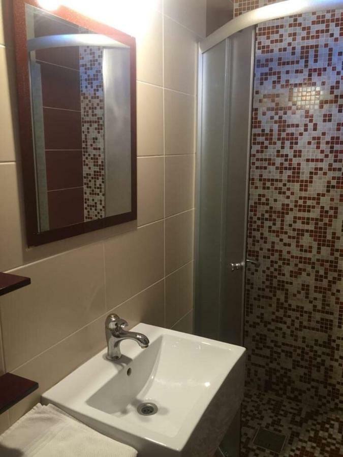 Hotel Casa Onyx Târgu Jiu Zewnętrze zdjęcie
